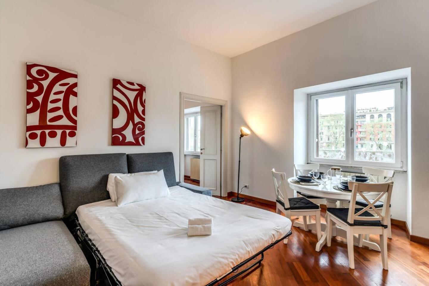 Splendid Flat On The Tiber River Róma Kültér fotó