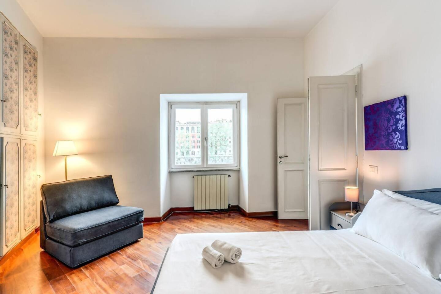 Splendid Flat On The Tiber River Róma Kültér fotó